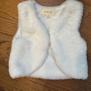 Btween 2T White Faux Fur Vest